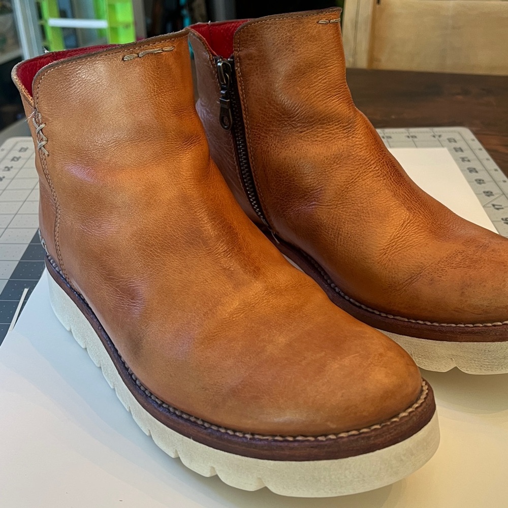 Bed Stu Tan Ankle Boots with Red Interior - Picture 6 of 10